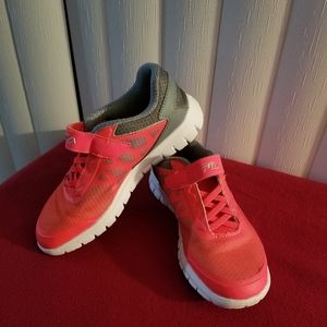 Girls Fila Gym Shoes Size 3